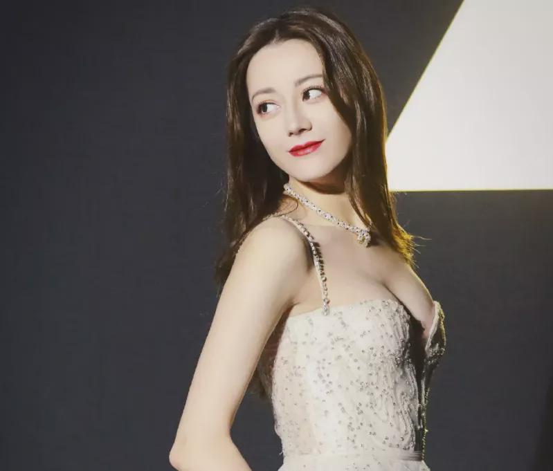 热巴又为新戏瘦成纸片人,虎牙包子脸回不来了,高雯堪称最后颜巅