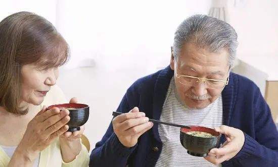 老人饮食坚持五宜五不宜,警惕入坑,远离心脑血管病,才能更健康