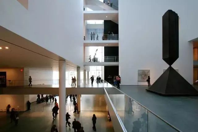 与英国伦敦泰特美术馆,法国蓬皮杜国家文化中心齐名,被认为是世界上对