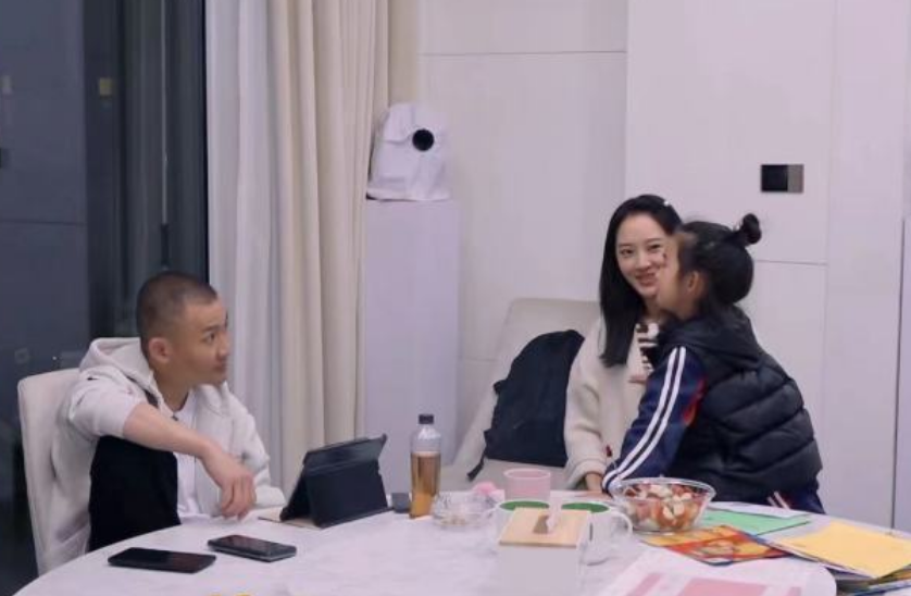 秦子越提出生二胎"随母姓",聂远:中国人就要守传统,网友怒了