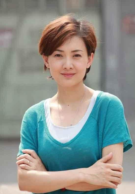 牛莉:只对一人倾心,24岁结婚,放弃春晚舞台只为回归家庭