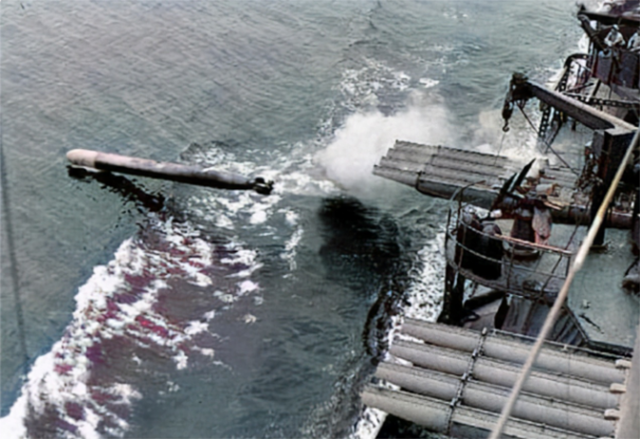1988年中越海战:击沉越南军舰3艘,收复9座岛礁,俘虏40