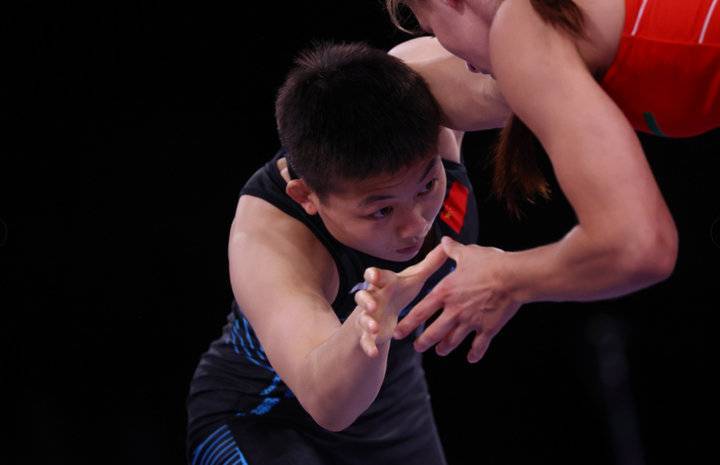奥运会摔跤女子自由式53公斤级决赛:庞倩玉不敌日本选手摘银