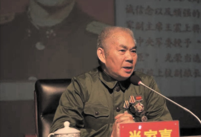 79年对越反击战,我军一名炊事员负伤失散,爬回祖国,授