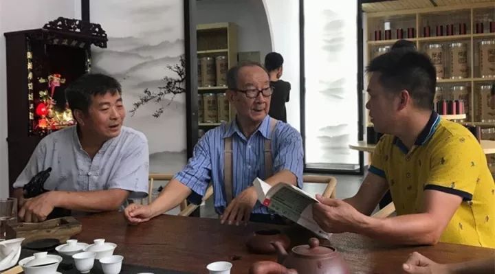 "因为潮州工夫茶的传承是一种以家庭为基础的传承,它甚至可以说是一