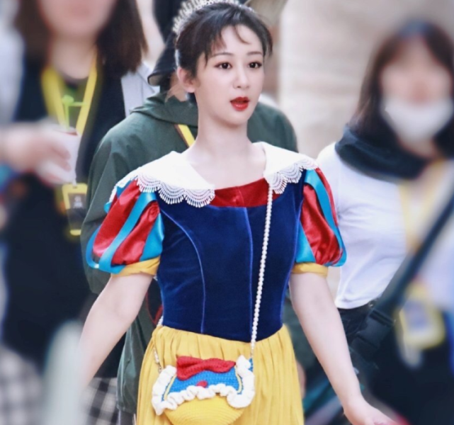杨紫白雪公主造型火上热搜,没有了美颜滤镜,真实颜值藏不住了!