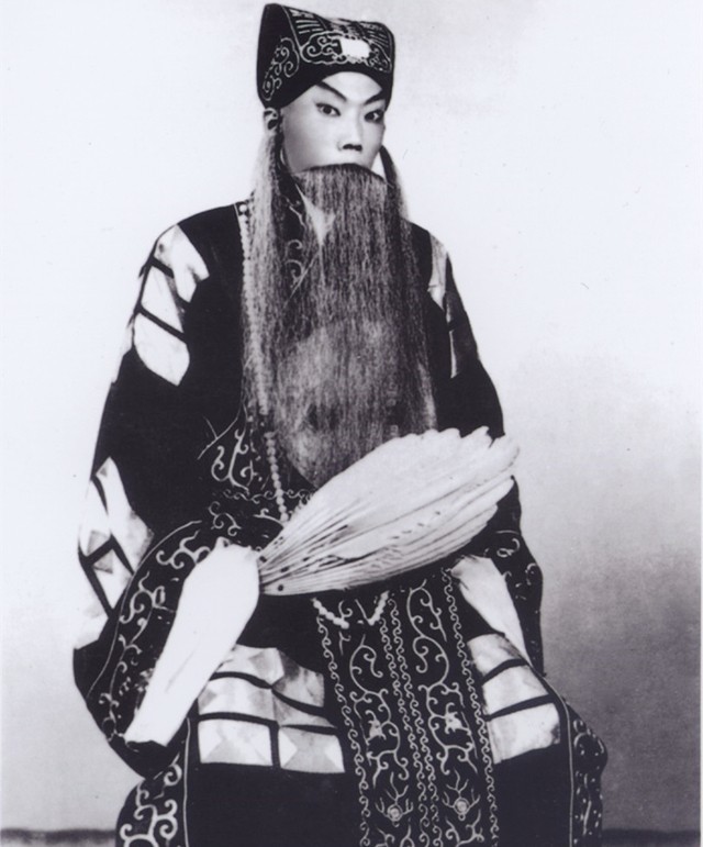 杨宝森先后师从裘桂仙,鲍吉祥学习老生,为余派一宗.