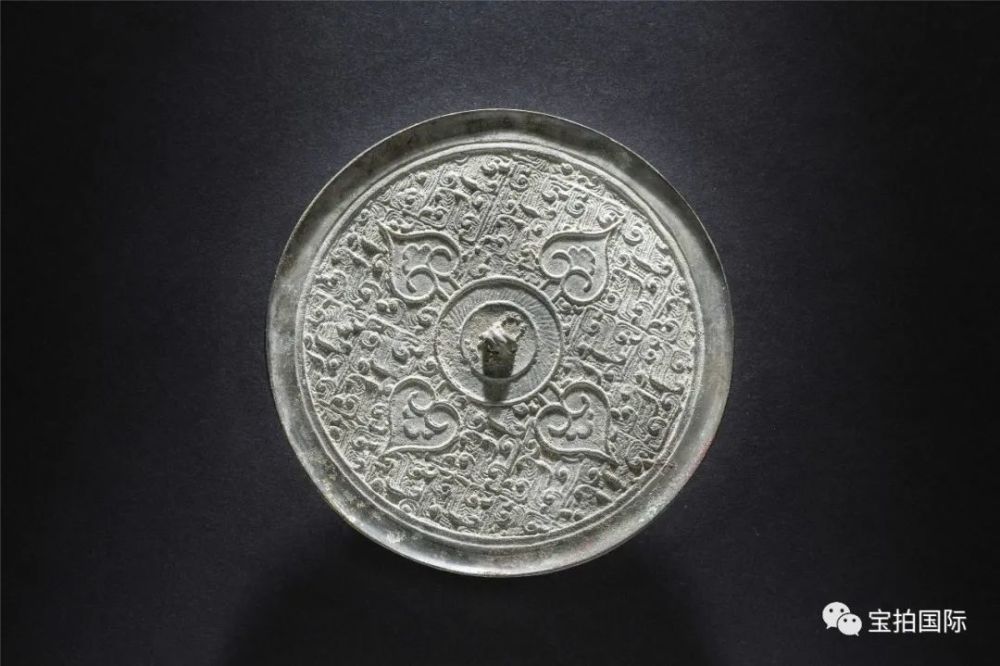 25cm,wt:104g 精致四叶纹题材铜镜,铸造精美,工艺精湛,镜圆形,弦纹钮