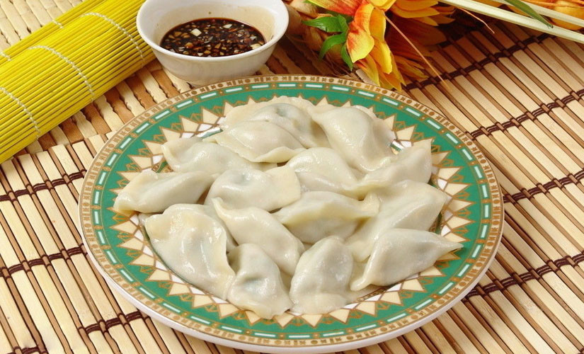立秋入秋,概念有不同,立秋包饺子,吃肉肉,咬七果,饮二茶