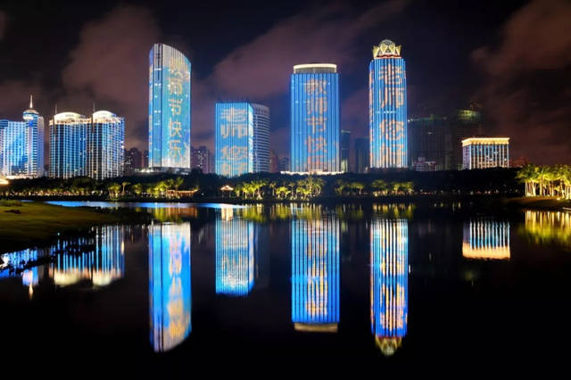 最后一页 海口湾夜景 (来自:卧龙岗人)