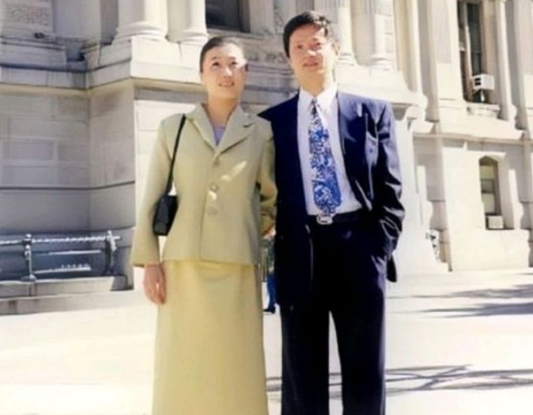 好景不长,关于照顾孩子,王晓业提出让李天乐辞职来照顾孩子.