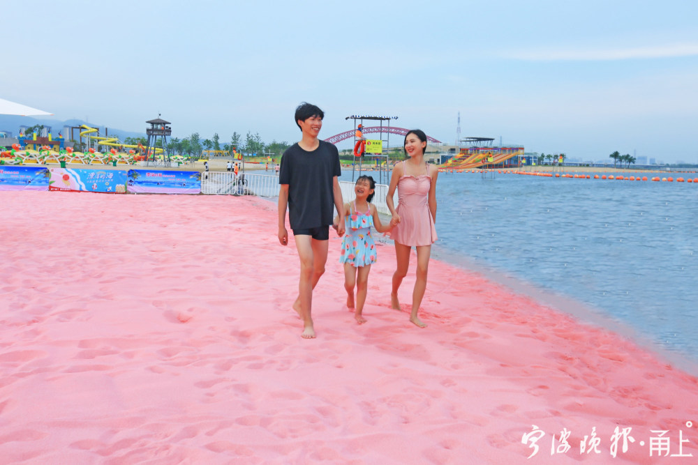 到宁波梅山湾沙滩公园就能体验"死海漂浮"的