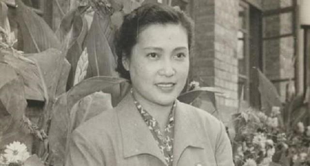 秦怡婚姻不幸儿子残疾她照顾爱子近40年如今百岁依旧优雅
