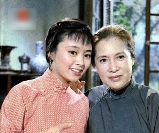 秦怡:婚姻不幸儿子残疾,她照顾爱子近40年,如今百岁依旧优雅