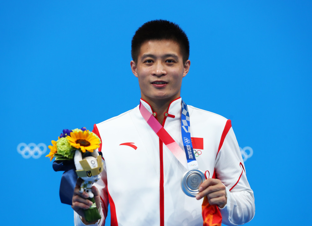 (东京奥运会)跳水——男子10米跳台决赛:曹缘和杨健分