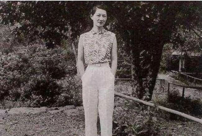 1990年张学良重获自由,撇下78岁的赵四小姐,前往纽约找"真爱"