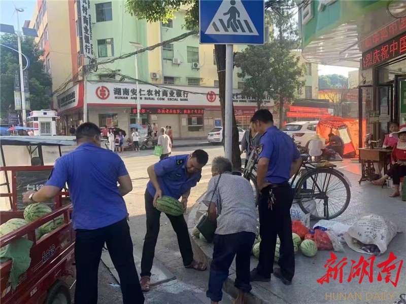 安仁县安平镇:积极整治"马路市场"顽瘴痼疾