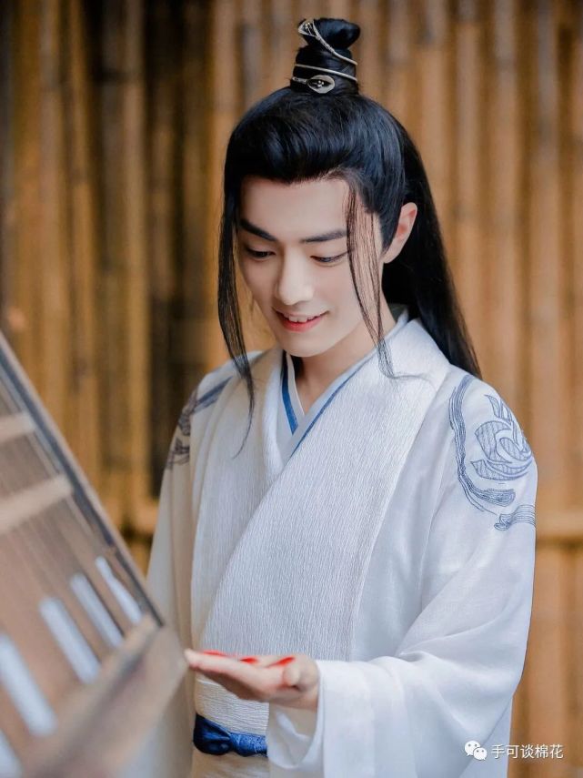 肖战《玉骨遥》杀青!曾被龙丹妮嘲讽:你再怎么努力也做不到