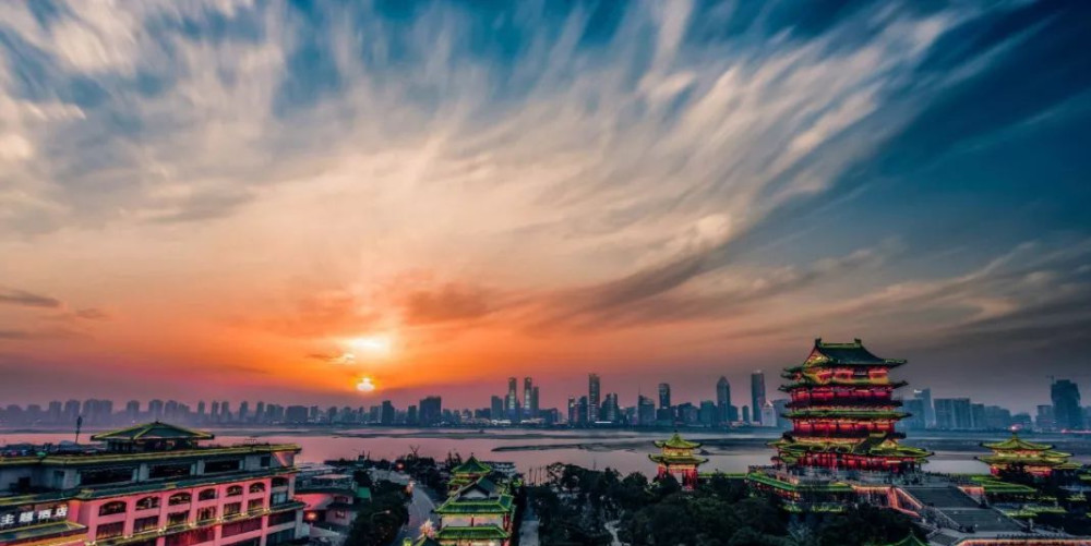 南昌地标——滕王阁,赣江,双子塔,是中国最美的天际线之一