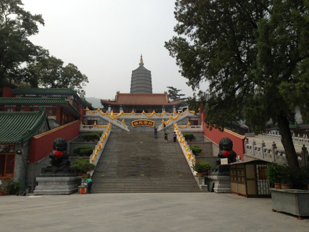 北京一座重修后的寺庙,是八大处的第二处寺院,全国重点寺院