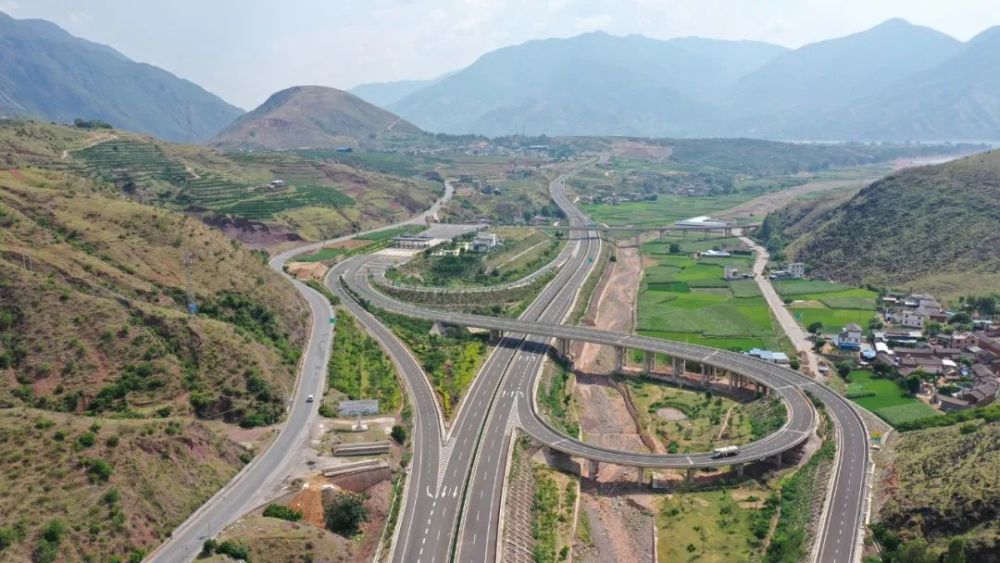 【丽江关注】这是永胜县境内的第一条高速公路,沿途风景秀丽