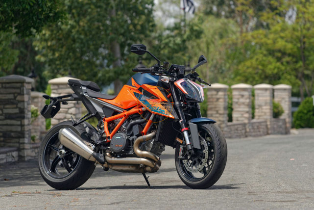 如果要我挑一台最想拥有的超级街车,ktm 1290 super duke r,是出现在