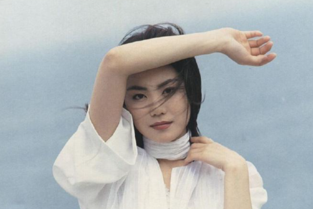 随后,便频频传出窦唯和王菲"婚变"的消息,直到窦唯带着高原前往日本