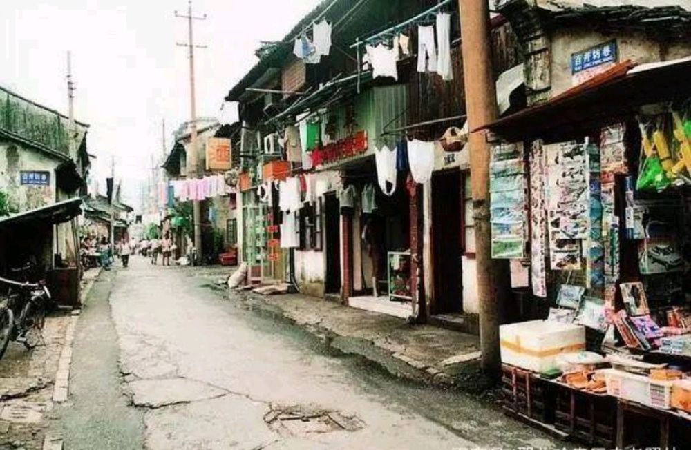 90年代浙江杭州老照片,看下那时的"大街小巷"你还认得