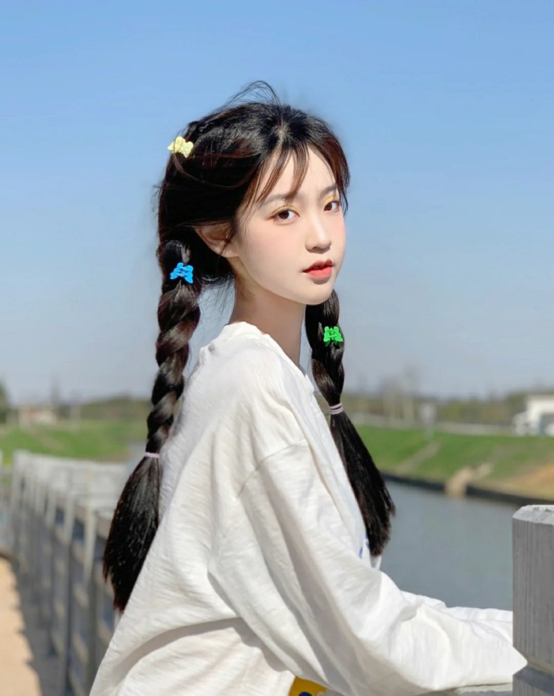 少女感十足的麻花辫这些女明星的很是惊艳减龄又活泼