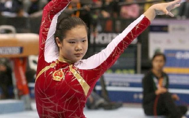 体操女皇程菲:25岁伤病退役,因长期服药胖至200斤,至今仍单身