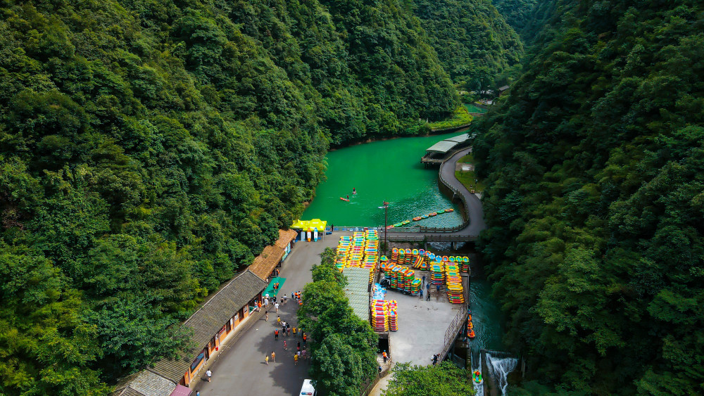 重庆金佛山神龙峡漂流山与水间沐浴原生态山泉体验清凉世界