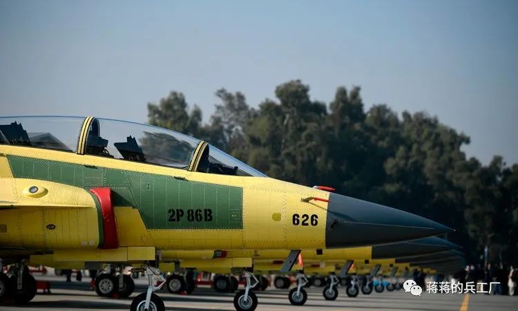 jf-17b枭龙遗憾首摔!盘点巴基斯坦空军服役的枭龙b战斗机