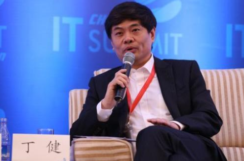 "我首先声明,我与前妻离婚和许戈辉无关.