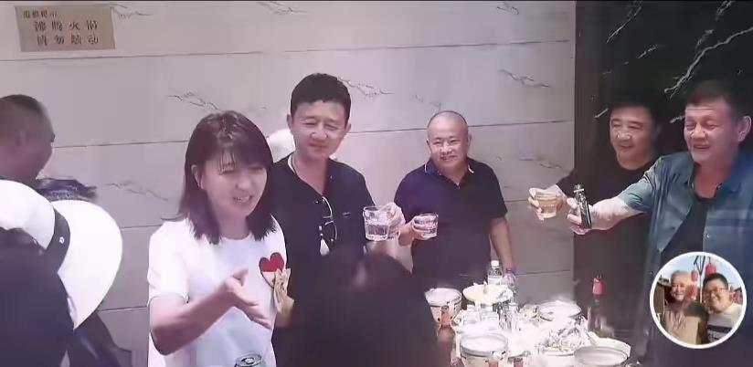 奢华过后回归平淡闫学晶儿子婚宴后酒席曝光酒水不超过20元