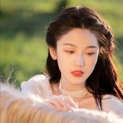 "很唯美小众日系风格的意境美女头像"