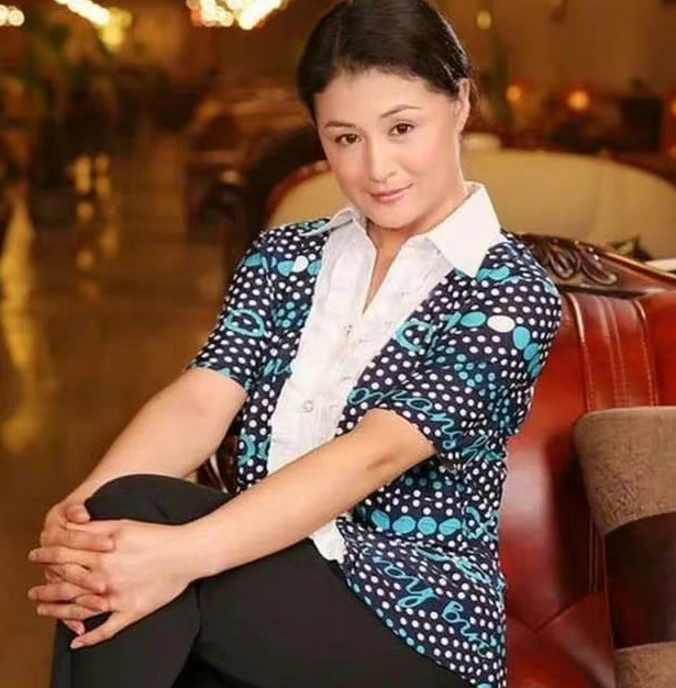 正在内蒙古家中,表示尚不清楚具体情况,正与两位姐姐赶往事发现场处理