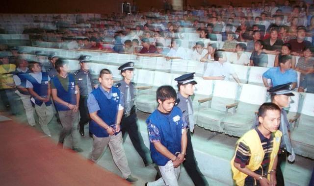 1990年4月,"訾老三"刑满出狱,开始了"黑道"生涯.