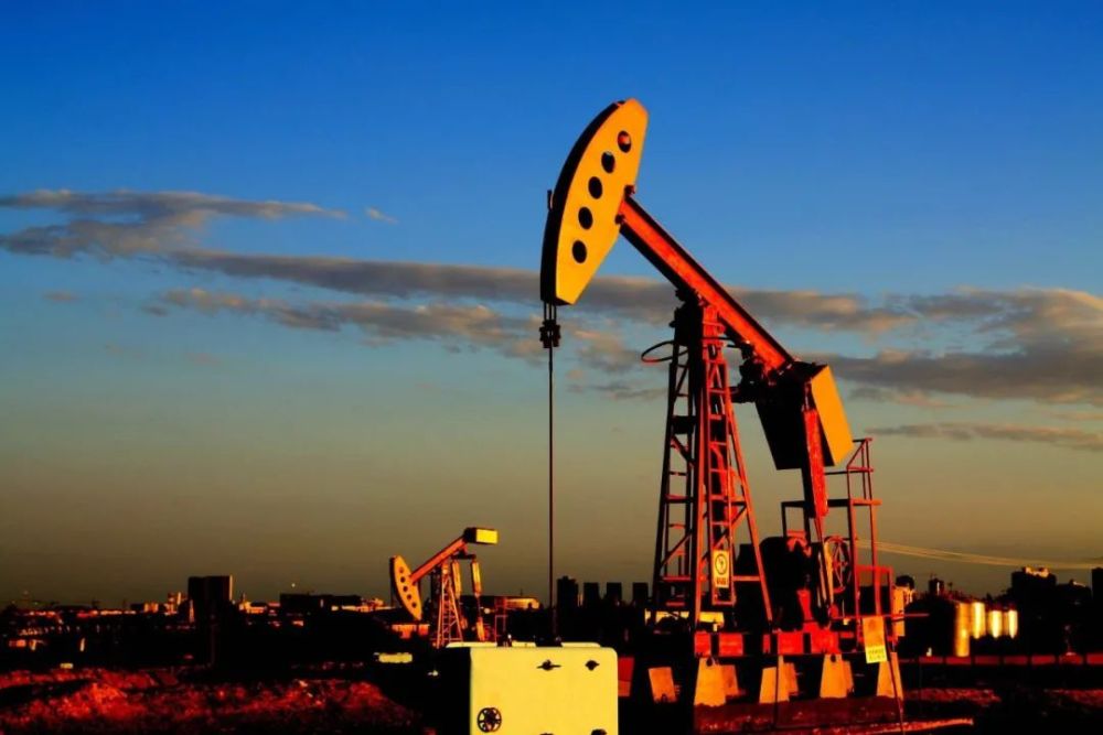 新疆准噶尔盆地10亿吨级大油田日产油近7000吨
