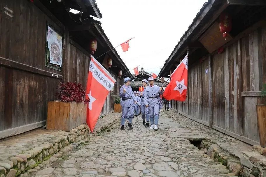 中复村地处龙岩市长汀县南山镇中部地区,位于长汀县与连城县交界处.