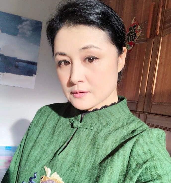 50岁于月仙去世,已有11位明星悼念,网友:世间再无"谢大脚"