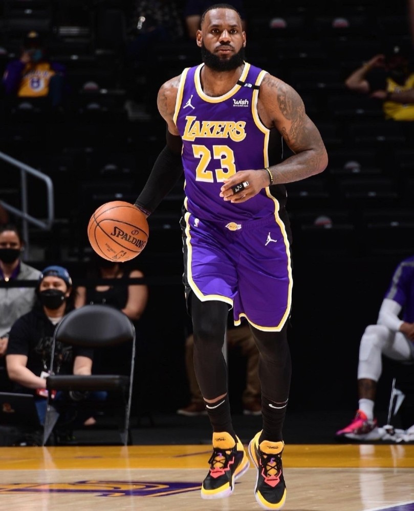 nba现役球员得分榜前五名:詹姆斯高居第一,湖人队独占
