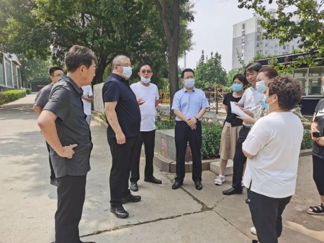 路军强带队深入京华街道辖区就文明城市常态化创建工作进行督导检查