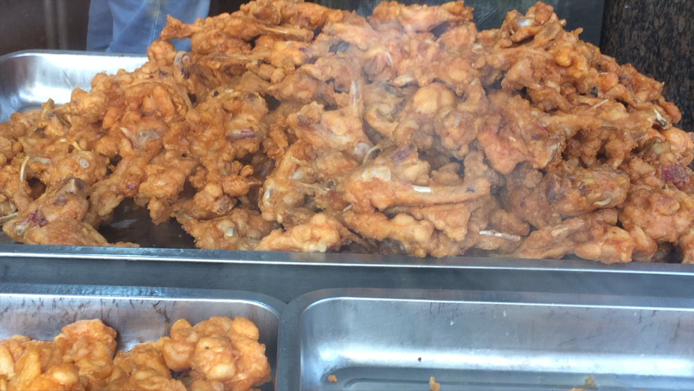 火遍大街小巷的炸鸡锁骨,究竟是什么肉做的?买一斤还送半斤