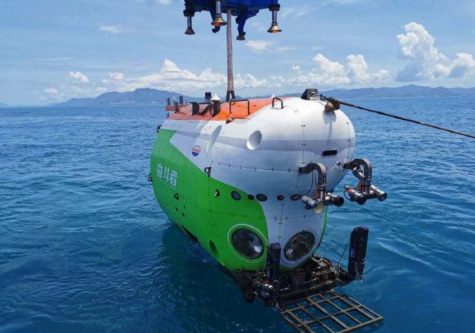 奋斗者号载人潜水器,坐底10909米,冲入世界顶尖水平