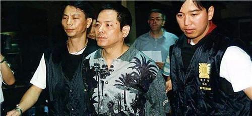 他是让张子强下跪认错的大佬,统领10万马仔,被称为澳