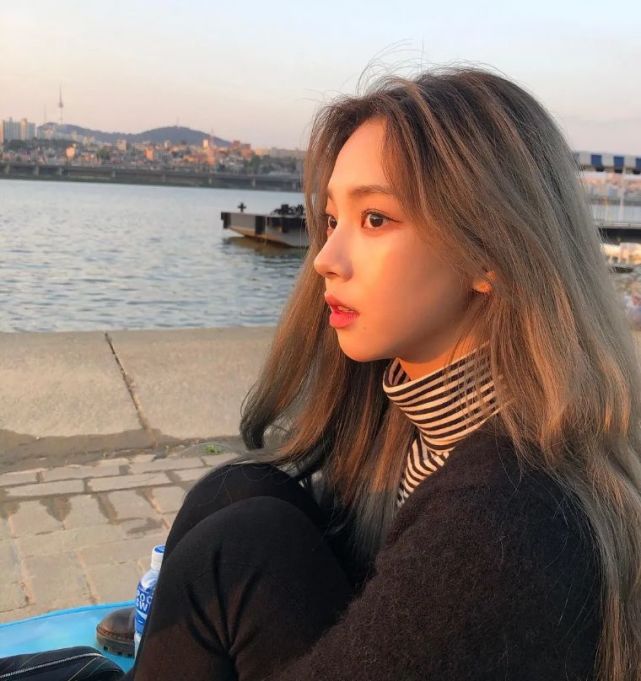 方脸女生适合什么发型?这4种发型参考,绝对让你美到