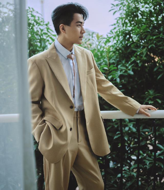 刘恺威近照公开离婚后形象变化巨大连杨幂都很难认得出