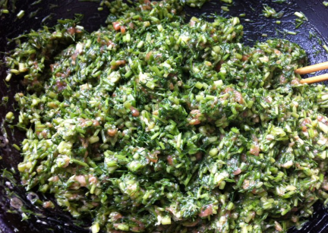 包饺子用这个菜,比韭菜香味还浓,拌饺子馅鲜香味美