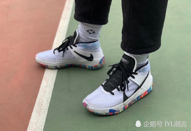 颜值与性能并存的实战球鞋,选择它你不会后悔!