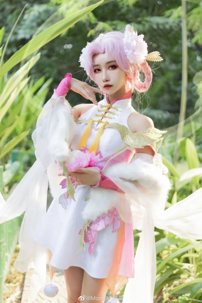 王者荣耀cos:白白嫩嫩的嫦娥拒霜思,看得流口水